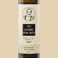 Aimilios Organics 250ml Bio Olivenöl sortenrein aus der Peloponnes in Griechenland Glasflasche auf braunem Hintergrund mit